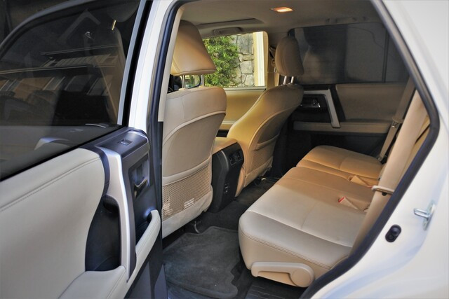 2015Toyota4Runner_White_Backseat