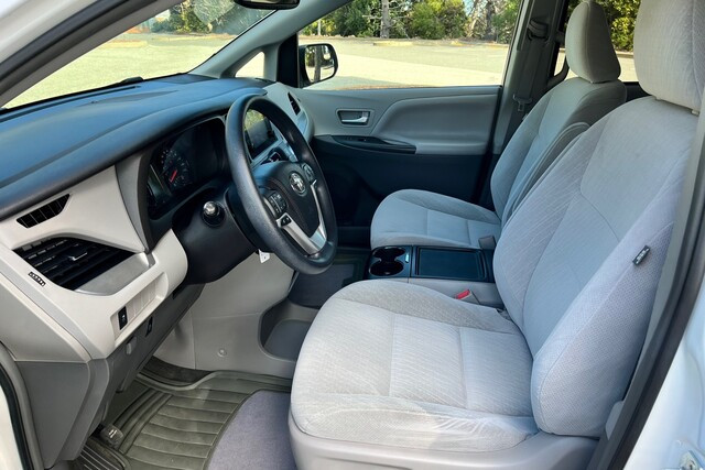 2016ToyoyaSiennaLE_White_FrontSeat