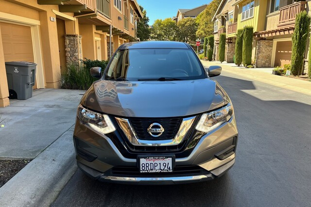 2017NissanRogue_Gray_Front