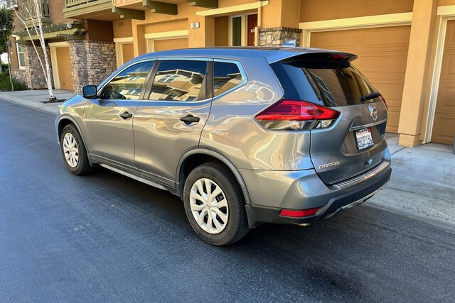 2017NissanRogue_Gray_Left