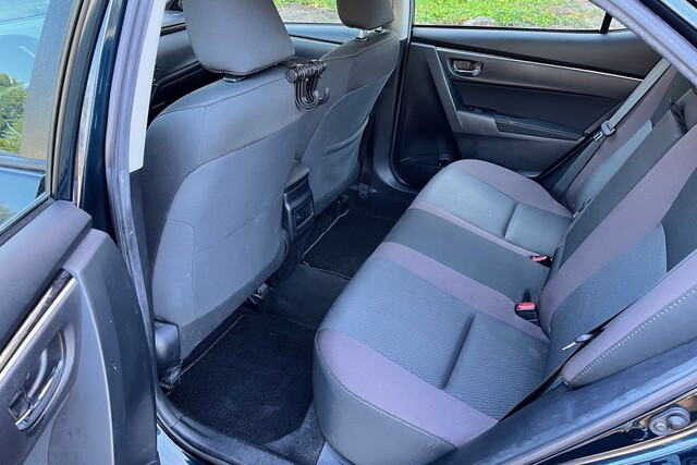 2019ToyotaCorolla_Backseat