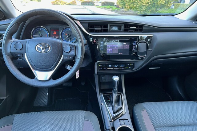 2019ToyotaCorolla_Black_FrontSeat