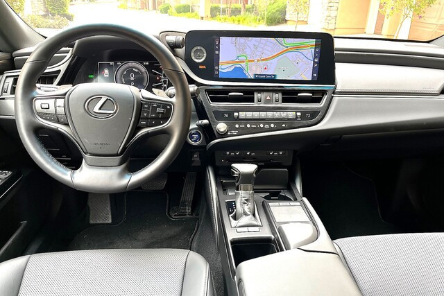 2022LexusES300h_Driverseat