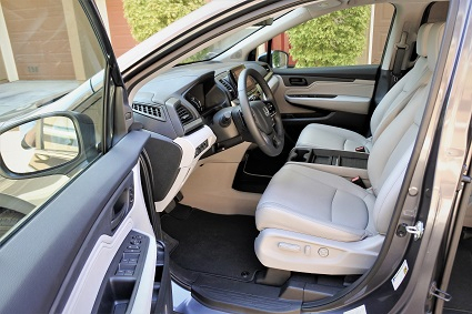 Honda_Odyssey_Frontseat2