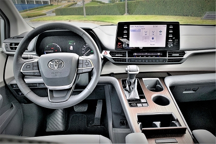 Toyota_Sienna_Driverseat