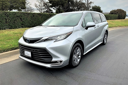 Toyota_Sienna_Front