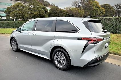 Toyota_Sienna_Left2