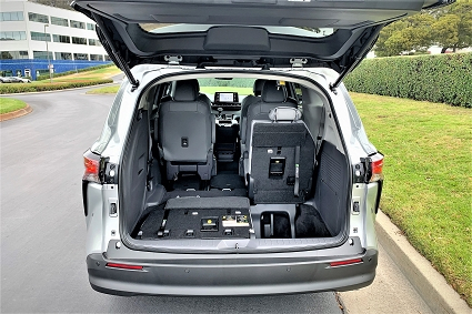 Toyota_Sienna_Trunk