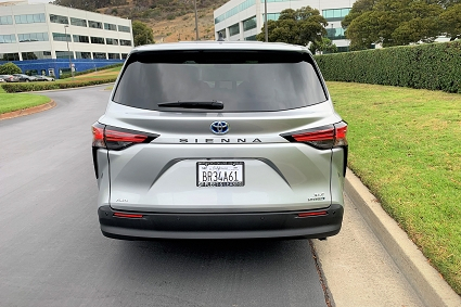 Toyota_Sienna_back